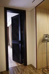 Двери сделаны из массива на заказ, индивидуальный проект